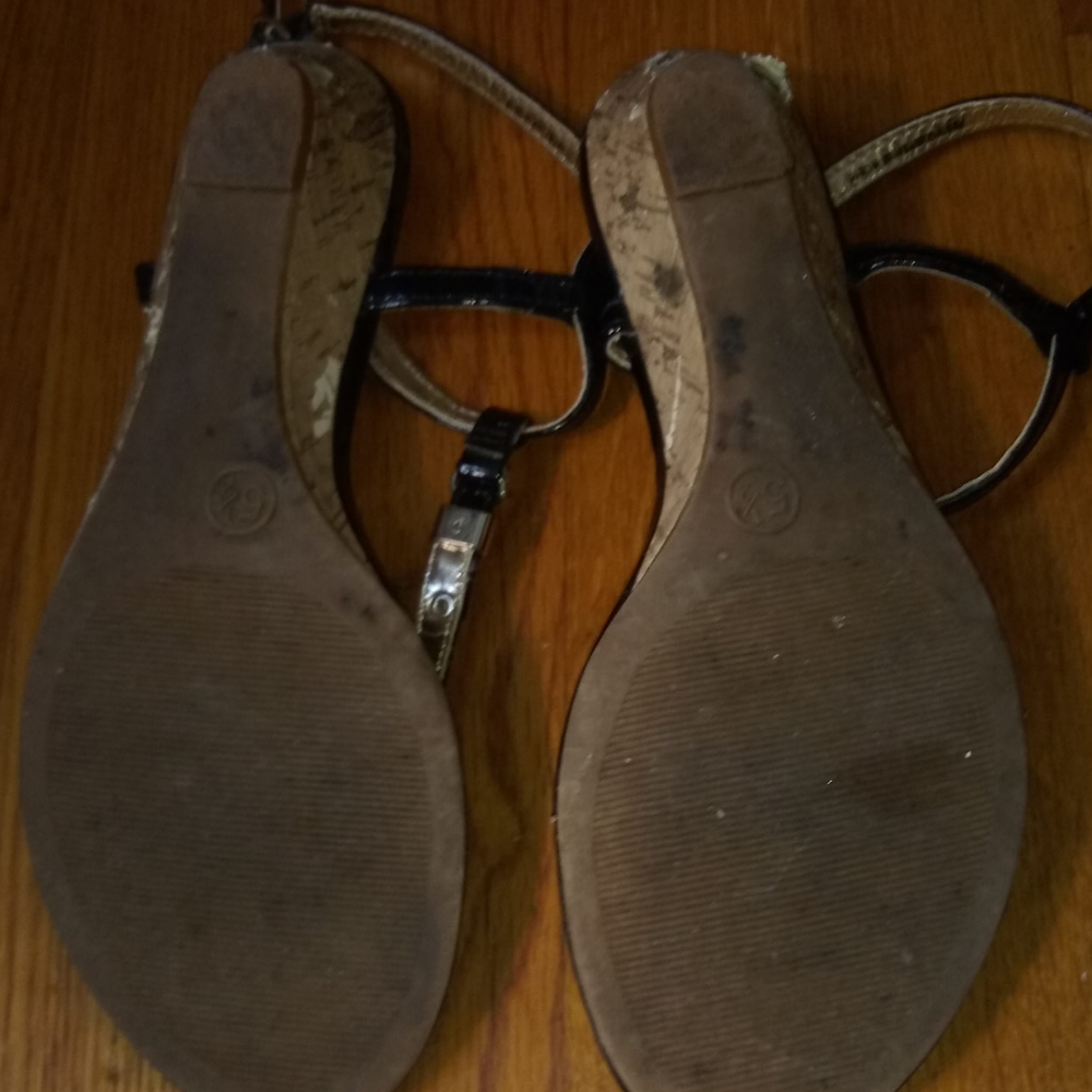 Shoes - Picture 2 of 8